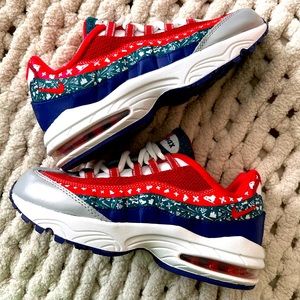 Nike Air Max 95 Girls Shoes Size 3Y, Color: White/University Red •slightly used